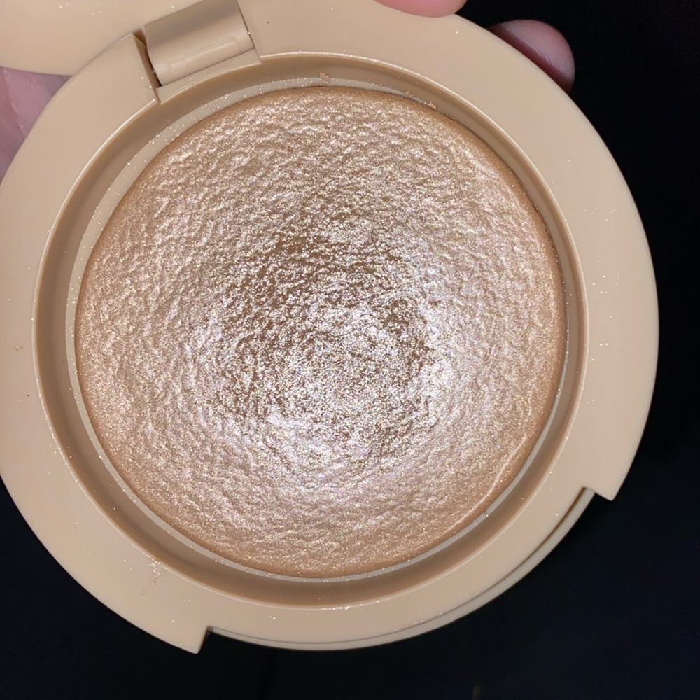 Kylie cosmetics highlighter